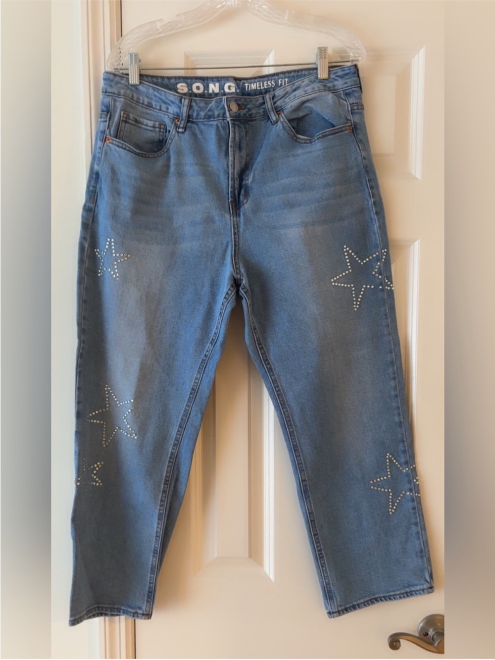 Like New ~ Women’s S.O.N.G. Star Rhinestone Embellished Jeans ~ 31 waist
